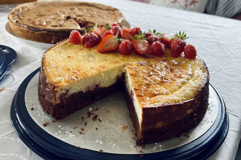 Sündhaft leckerer Brownie-Käsekuchen mit Beeren