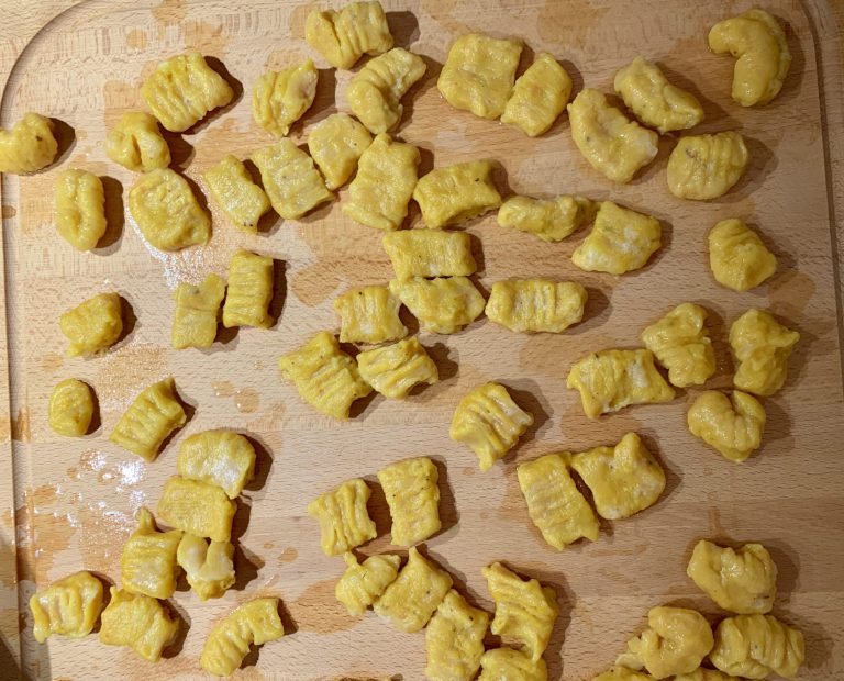 Fertig gekochte Kürbisgnocchis