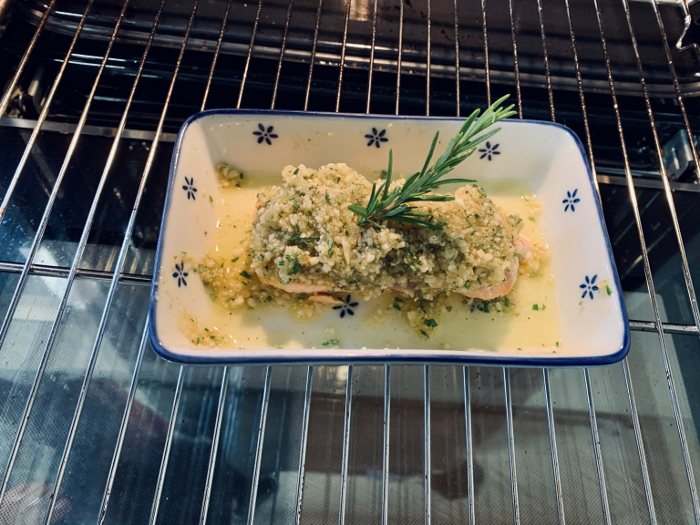 Ofen-Lachs mit würziger Parmesankruste - Ab in den Ofen