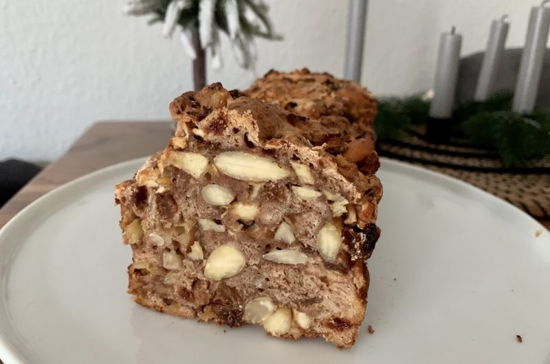 Weihnachtliches Apfelbrot mit ganzen Mandeln