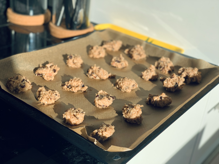 Weihnachtliche Bananenbrot-Frühstücks-Cookies - Halbkugeln