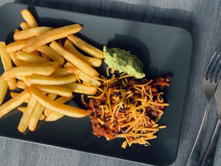 Chili con Carne mit Pommes und Käse - 17