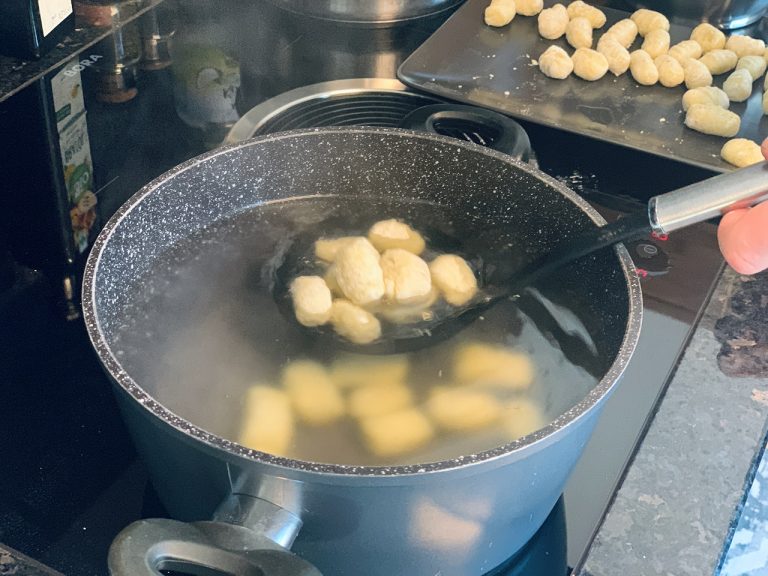 Fluffige Kartoffelgnocchi ohne Mehl - Grundrezept - 10