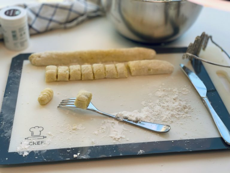 Fluffige Kartoffelgnocchi ohne Mehl - formen Fluffige Kartoffelgnocchi ohne Mehl - formen