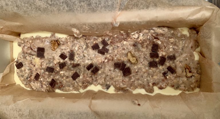 Verziertes Bananenbrot