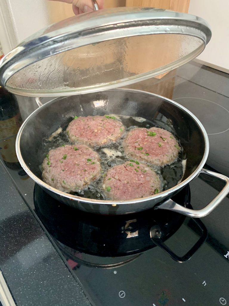 Fleischküchlein anbraten