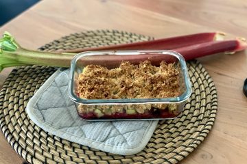 Bittersüßer Rhabarber-Himbeer-Crumble