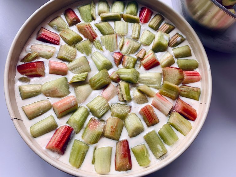 Quarktorte mit Rhabarber und Keksboden - 5