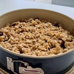 Saftiger Eiweiß-Erdmandelkuchen mit Schoko & Kirschen - 4