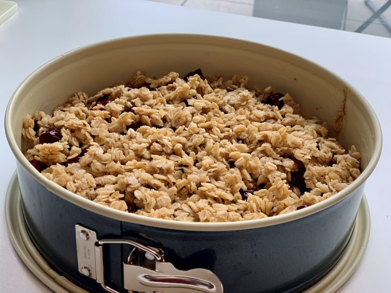 Saftiger Eiweiß-Erdmandelkuchen mit Schoko & Kirschen - 4 Saftiger Eiweiß-Erdmandelkuchen mit Schoko & Kirschen - 4