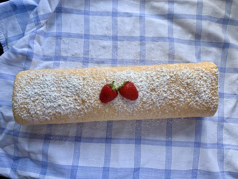 Frische Biskuitrolle Frische Biskuitrolle