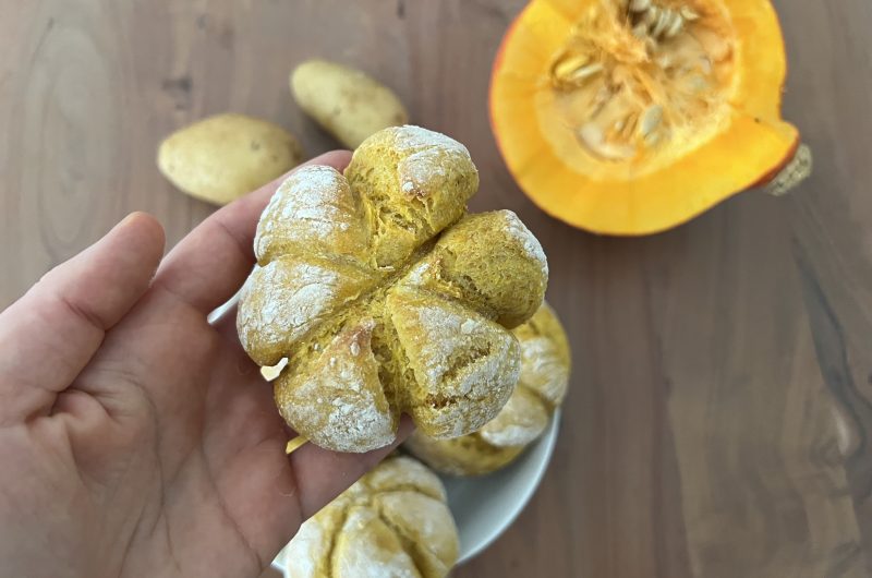 Herbstliche Kürbis-Kartoffel-Brötchen