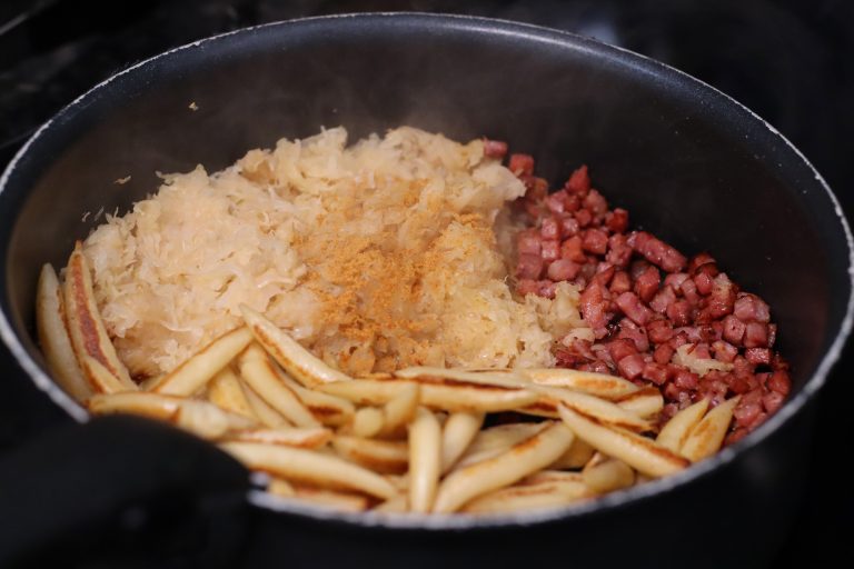 Schupfnudeln mit Sauerkraut & Speck - 8 Schupfnudeln mit Sauerkraut & Speck - 8