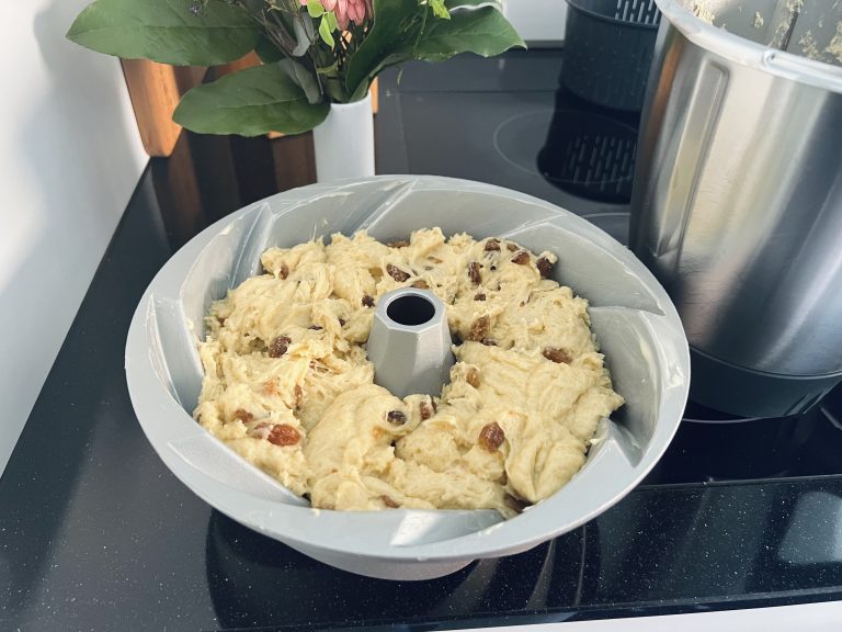 Teig umfüllen Teig umfüllen