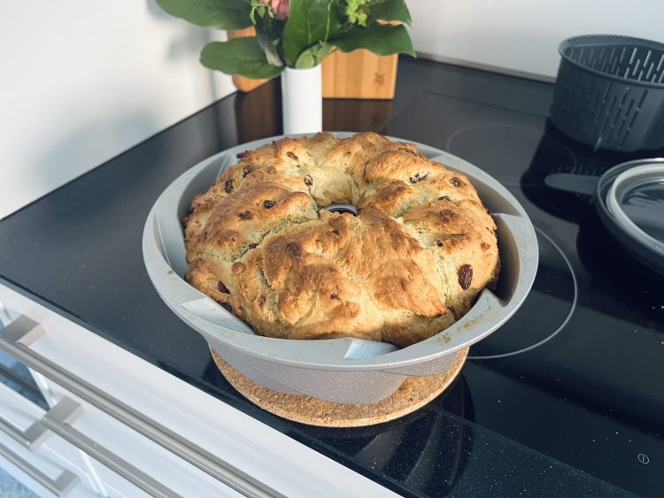 Fertig gebackener Gugelhupf Fertig gebackener Gugelhupf