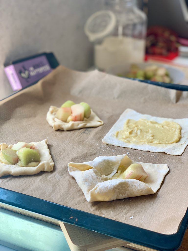 Ruckzuck Rhabarber-Puddingplunder mit frischem Vanillepudding - 13