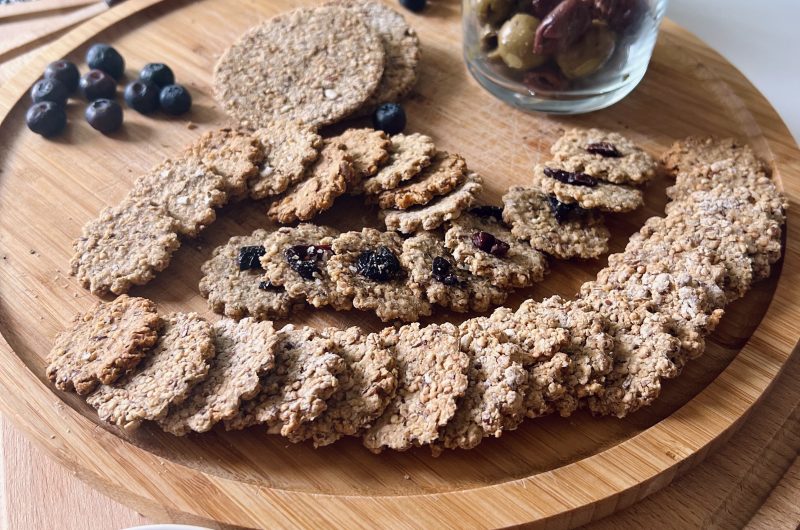 Knusprige Quinoa-Hafer-Cracker in nur 25 Minuten