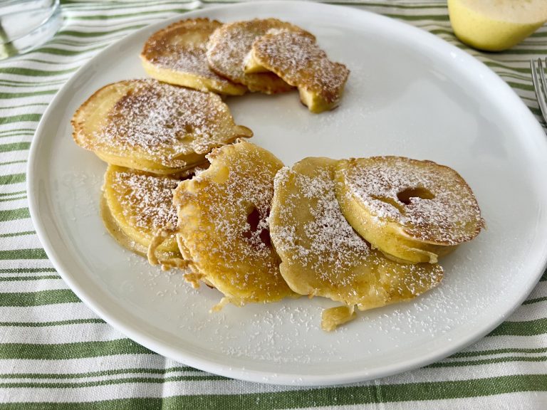 Apfelküchlein mit Puderzucker