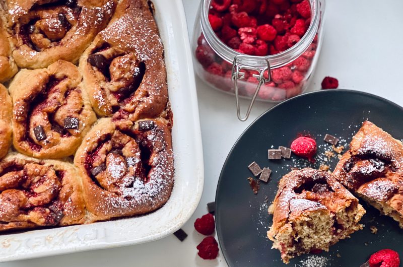 Fruchtig und fluffige Himbeer-Schoko Hefeschnecken