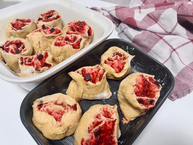 Fruchtig und fluffige Himbeer-Schoko Hefeschnecken - 7