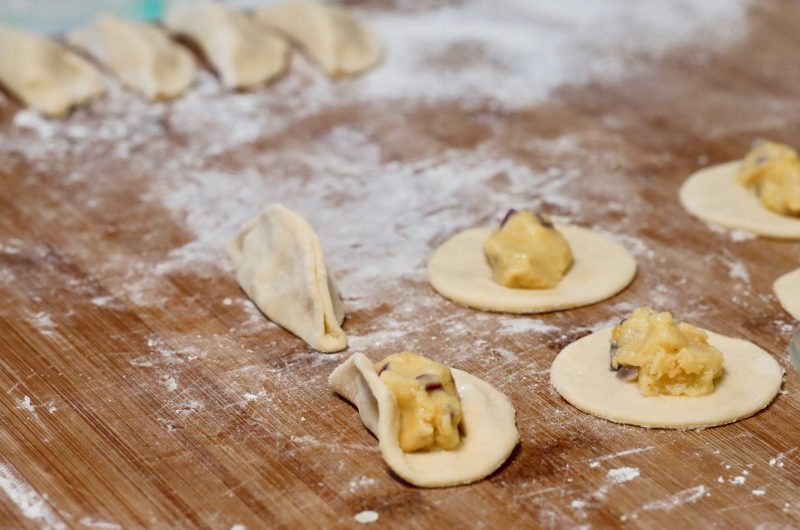 Varenyky gefüllt mit Kartoffeln und Zwiebeln