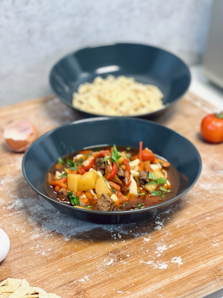Lagman - WaÌrmende Nudelsuppe mit frischen Nudeln, GemuÌse und Fleisch - 27