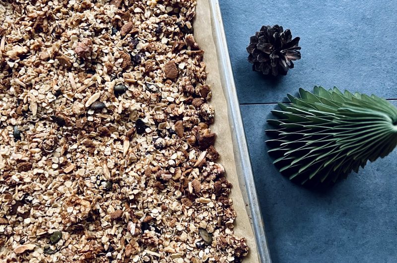 Knuspriges Weihnachts-Granola mit Spekulatius