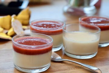 Tonkabohnen Panna Cotta mit frischer Erdbeersoße - 7