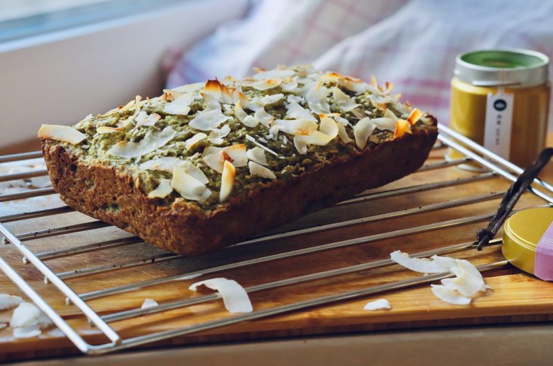 Matcha-Bananenbrot mit Kokos und Vanille