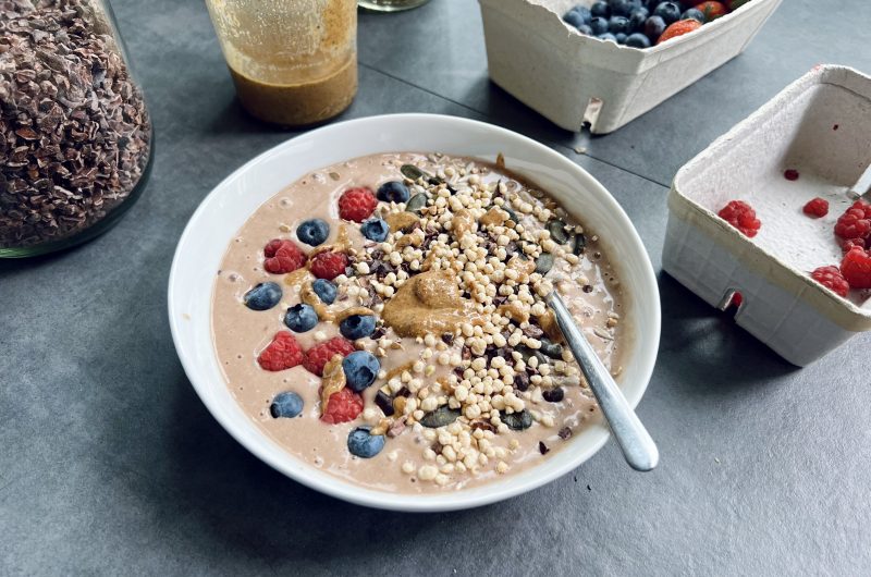 Erdnuss-Bananen-Smoothie-Bowl