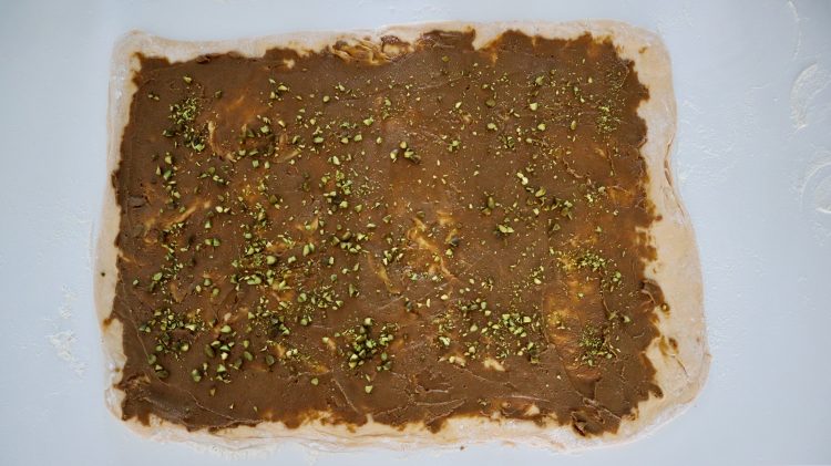 Sommerlicher Pistazien-Hefezopf mit Lemon Curd - 3