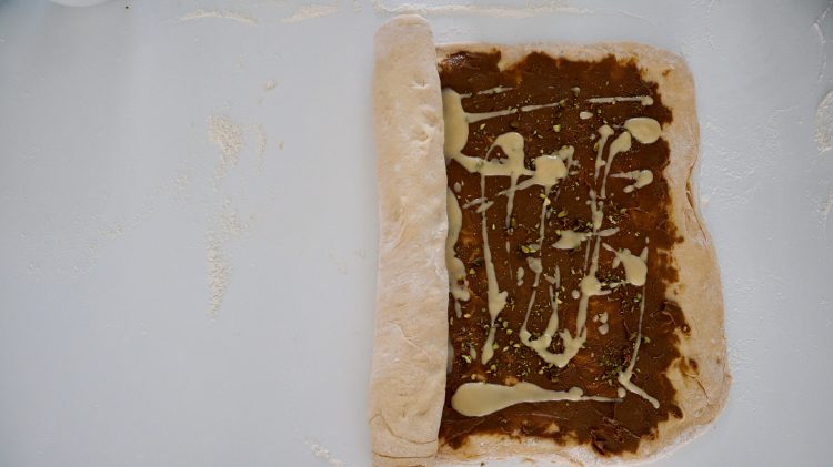 Sommerlicher Pistazien-Hefezopf mit Lemon Curd - 5