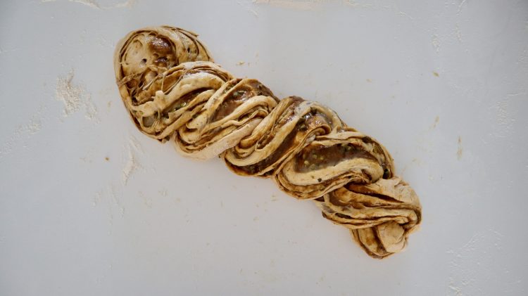 Sommerlicher Pistazien-Hefezopf mit Lemon Curd - 9